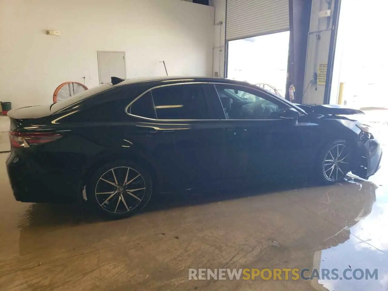 3 fotografías del automóvil dañado 4T1T11AK9RU869942 TOYOTA CAMRY 2024