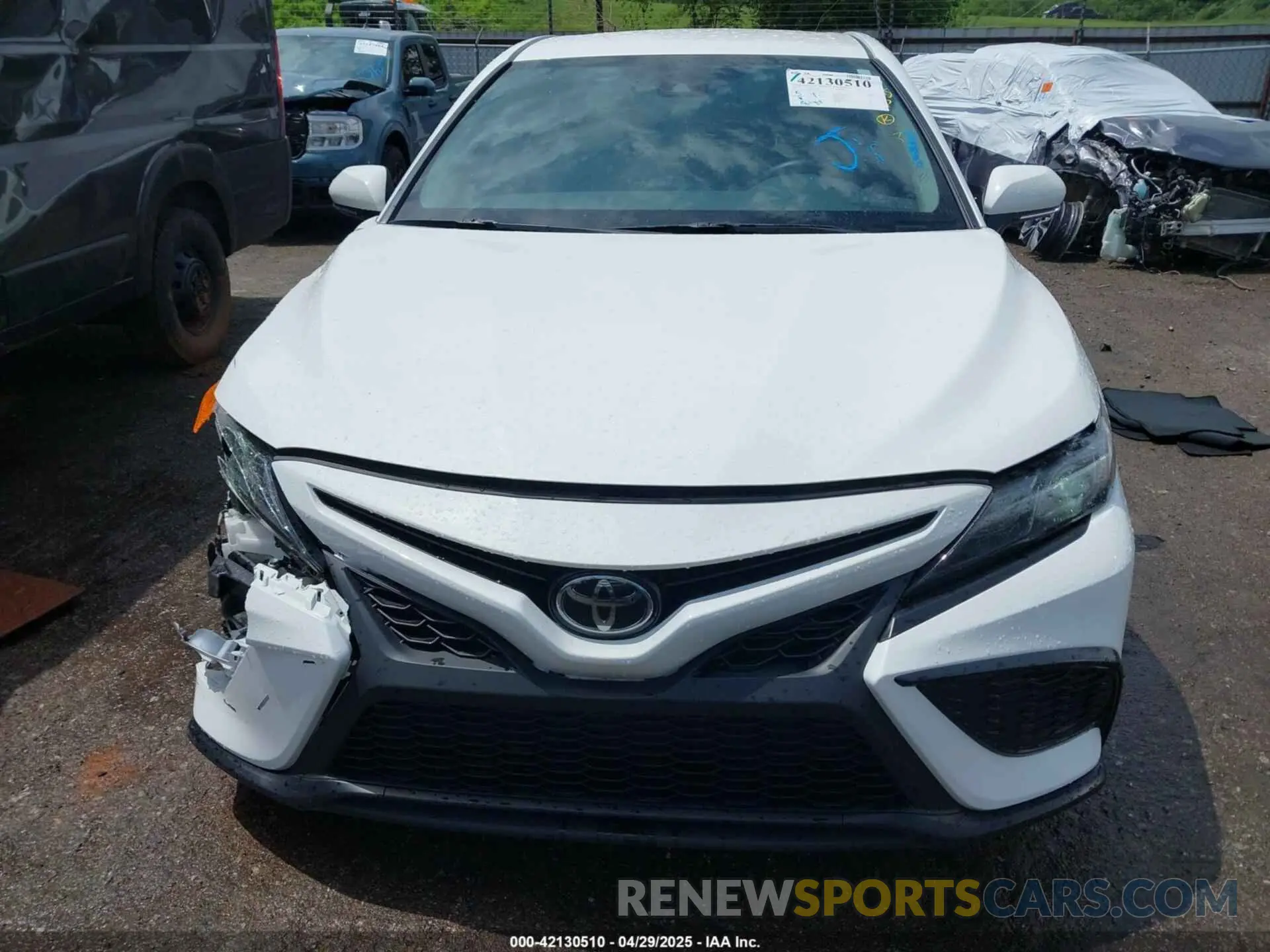 12 fotografías del automóvil dañado 4T1T11AK9RU908643 TOYOTA CAMRY 2024