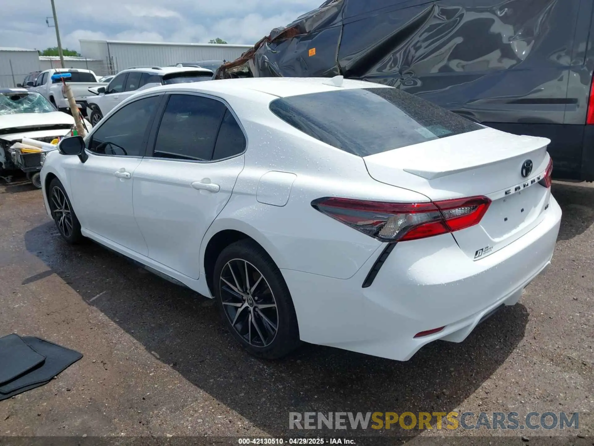 3 fotografías del automóvil dañado 4T1T11AK9RU908643 TOYOTA CAMRY 2024