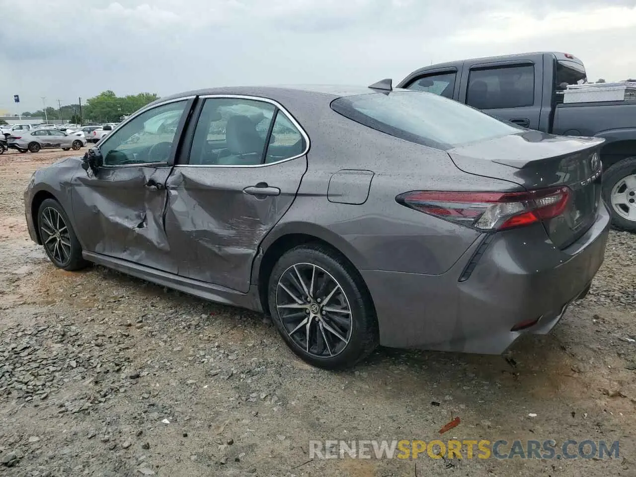 2 fotografías del automóvil dañado 4T1T11AKXRU872204 TOYOTA CAMRY 2024