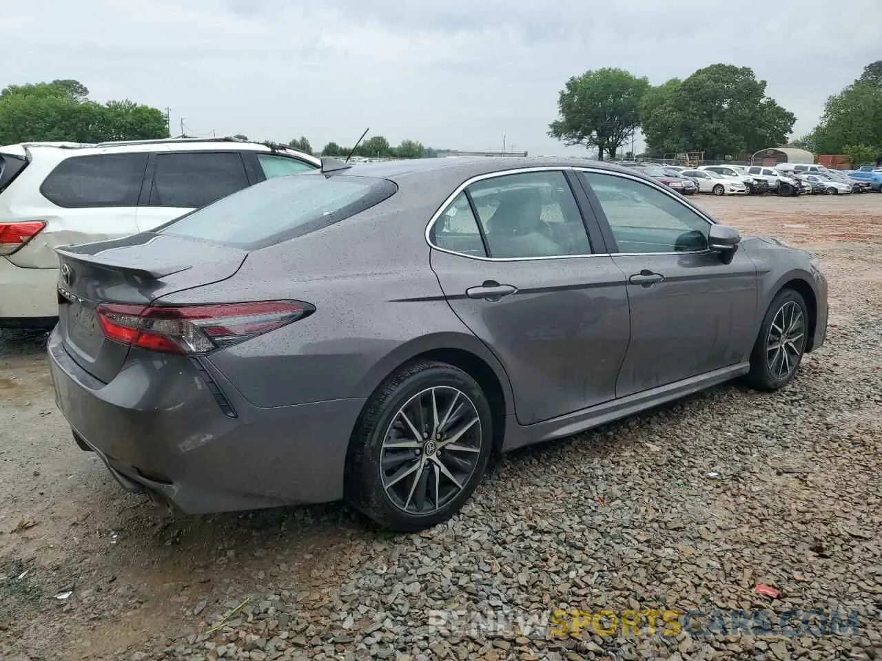 3 fotografías del automóvil dañado 4T1T11AKXRU872204 TOYOTA CAMRY 2024