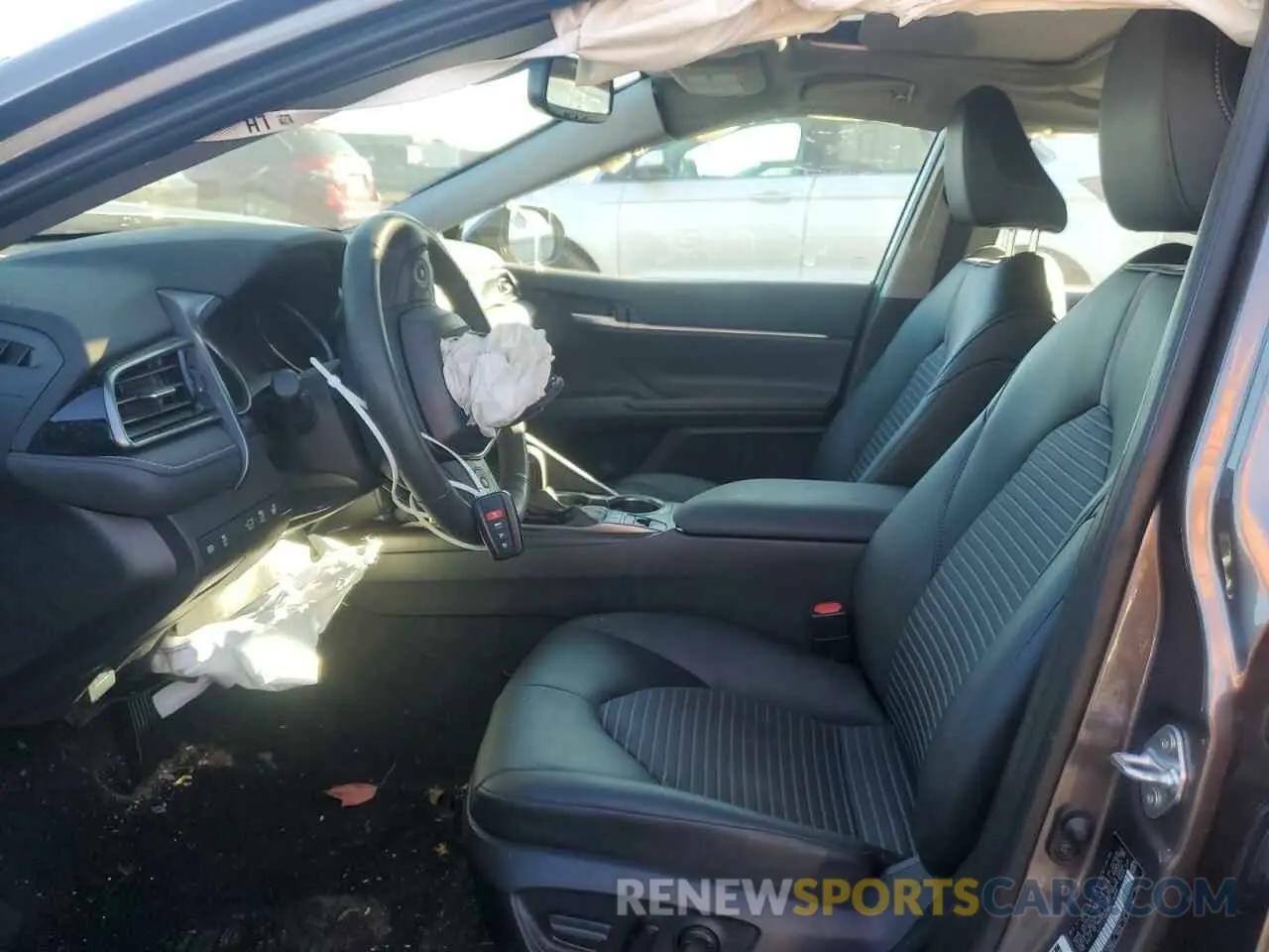 7 fotografías del automóvil dañado 4T1T11BK0RU116069 TOYOTA CAMRY 2024