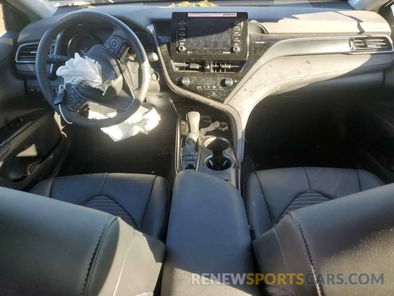 8 fotografías del automóvil dañado 4T1T11BK0RU116069 TOYOTA CAMRY 2024