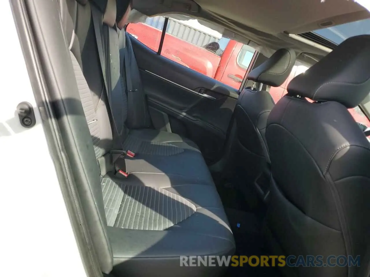 10 fotografías del automóvil dañado 4T1T11BK1RU115884 TOYOTA CAMRY 2024