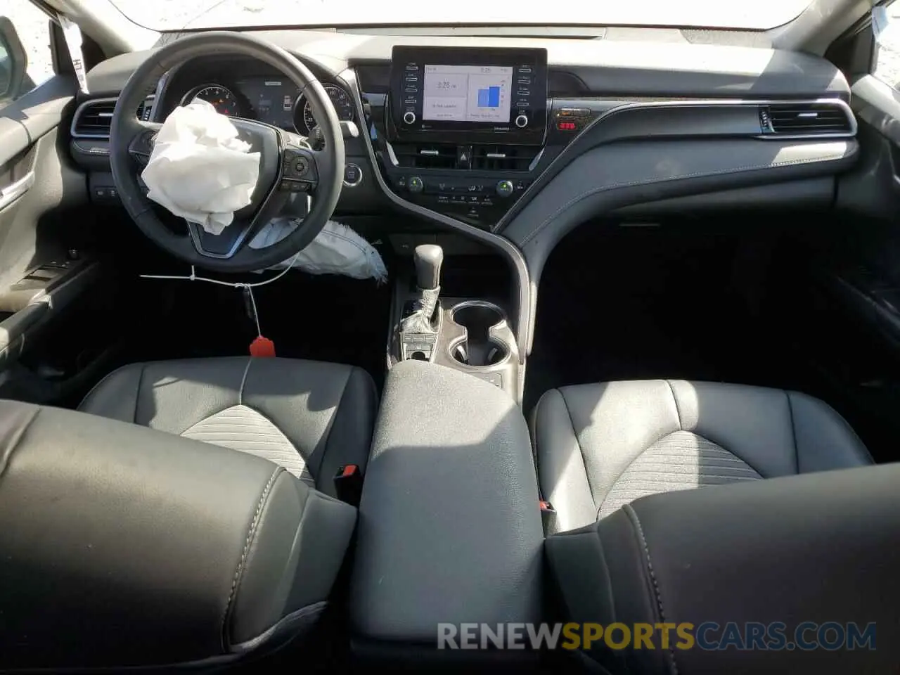 8 fotografías del automóvil dañado 4T1T11BK1RU115884 TOYOTA CAMRY 2024