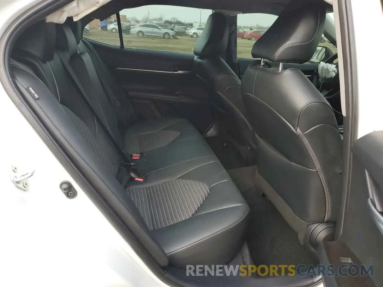 10 fotografías del automóvil dañado 4T1T11BK2RU117000 TOYOTA CAMRY 2024