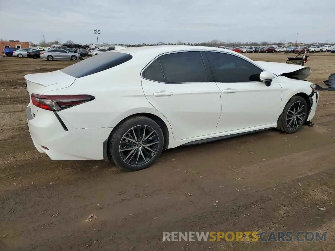3 fotografías del automóvil dañado 4T1T11BK2RU117000 TOYOTA CAMRY 2024
