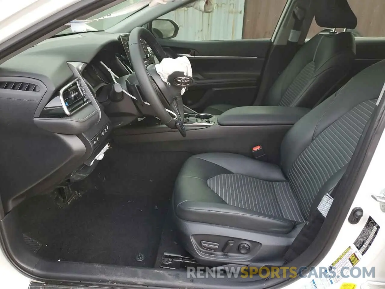 7 fotografías del automóvil dañado 4T1T11BK2RU117000 TOYOTA CAMRY 2024