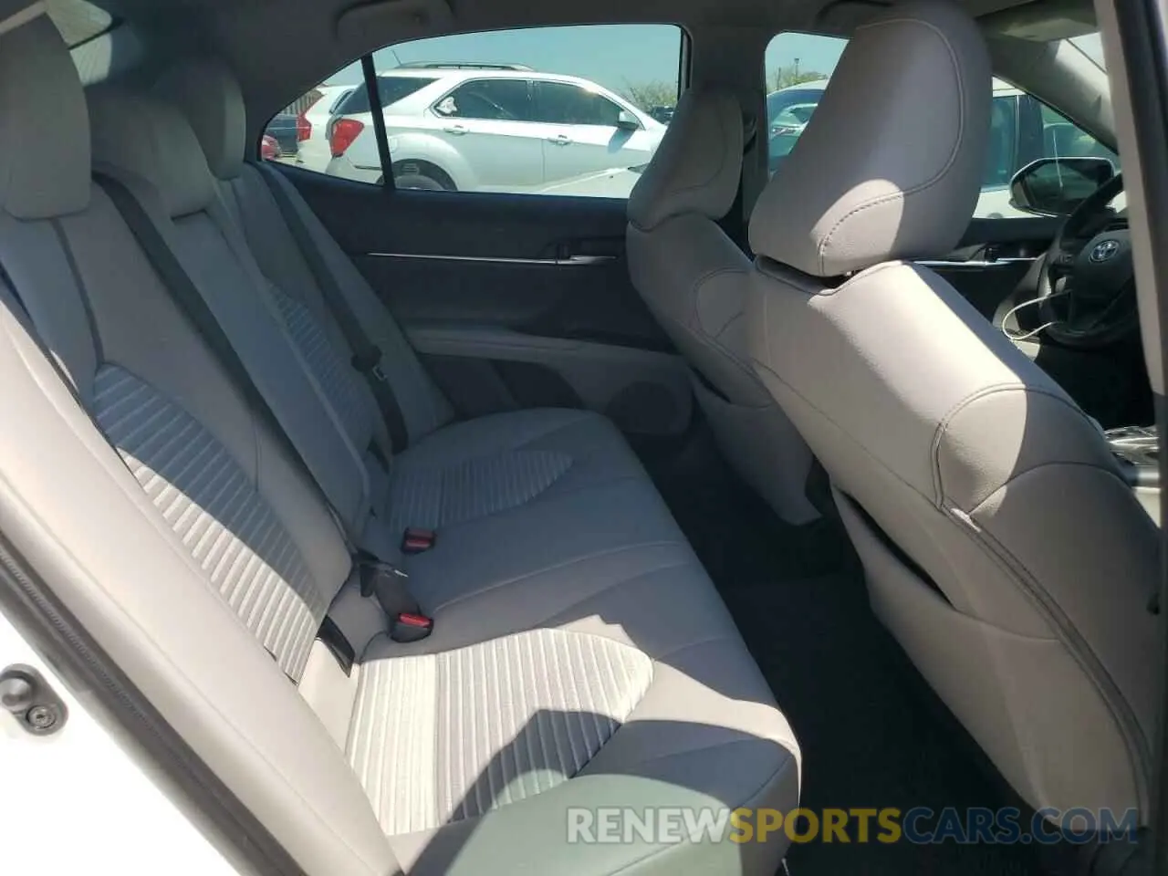 10 fotografías del automóvil dañado 4T1T11BK3RU129947 TOYOTA CAMRY 2024
