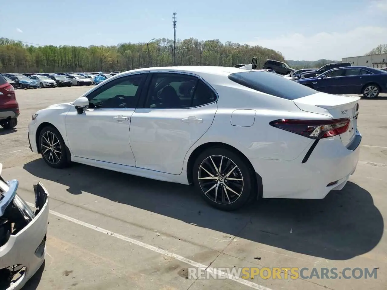 2 fotografías del automóvil dañado 4T1T11BK3RU129947 TOYOTA CAMRY 2024