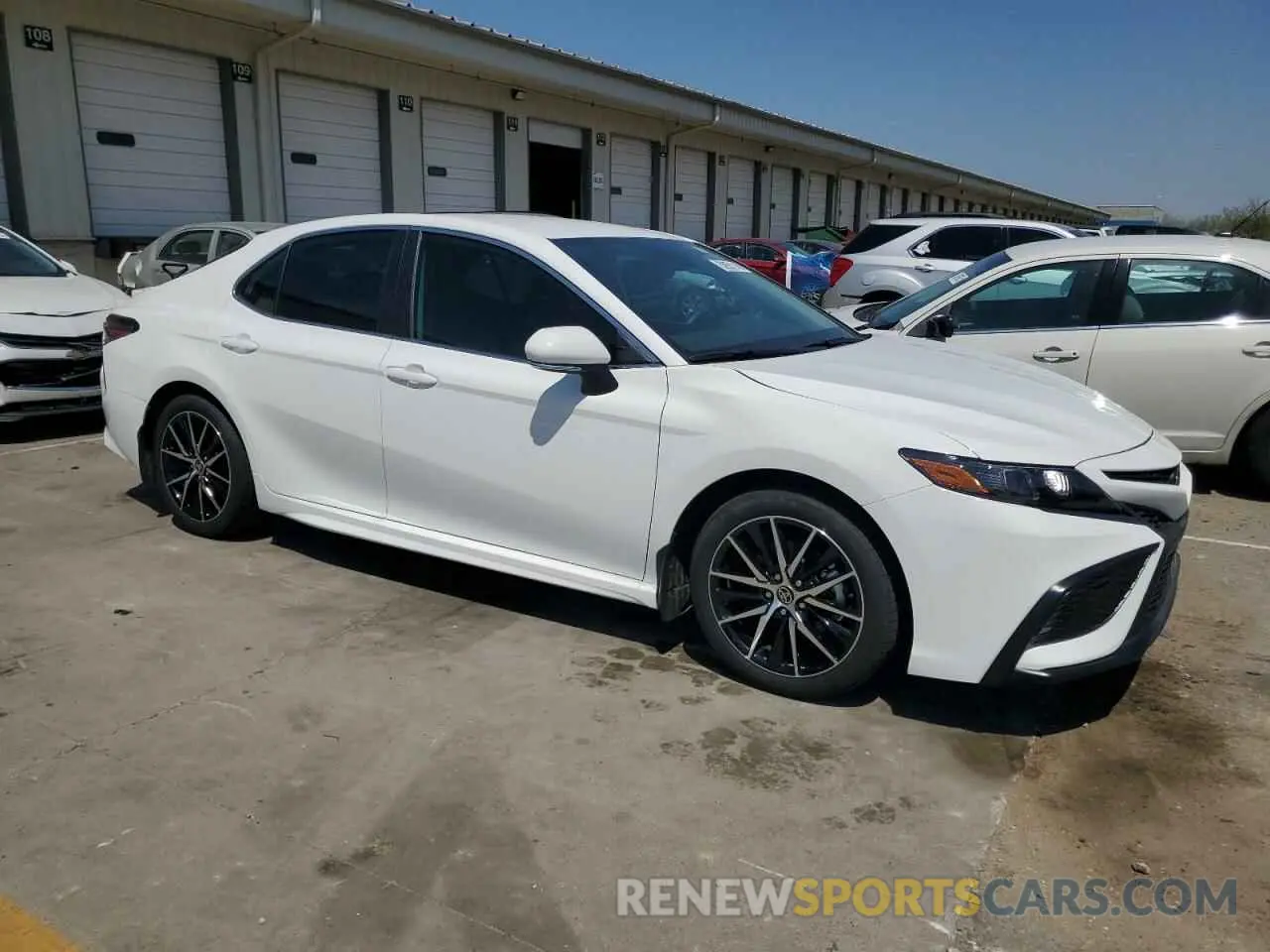 4 fotografías del automóvil dañado 4T1T11BK3RU129947 TOYOTA CAMRY 2024