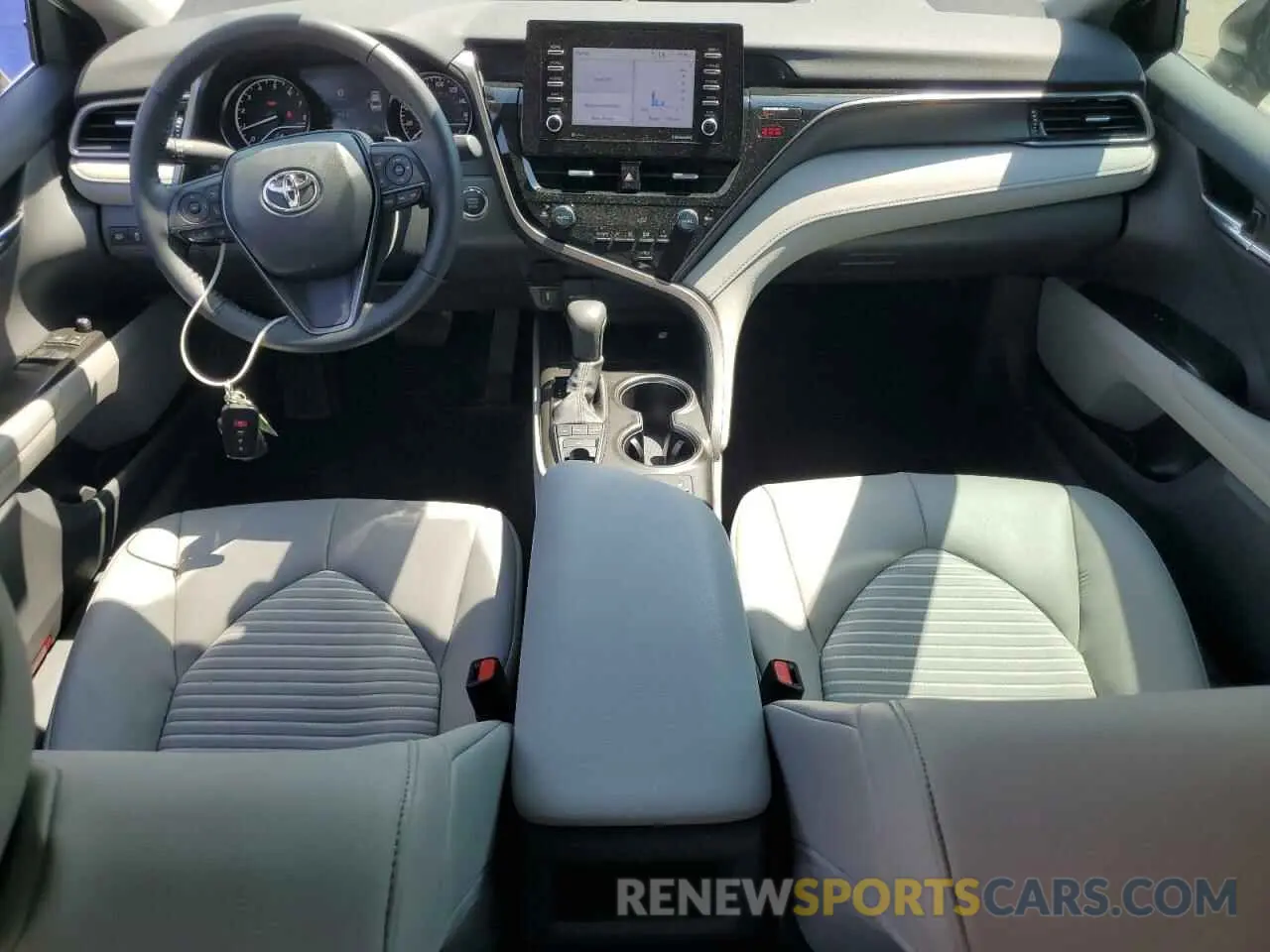 8 fotografías del automóvil dañado 4T1T11BK3RU129947 TOYOTA CAMRY 2024