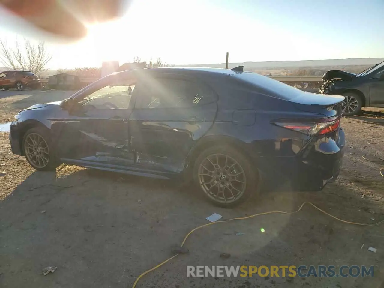 2 fotografías del automóvil dañado 4T1T11BK8RU119141 TOYOTA CAMRY 2024