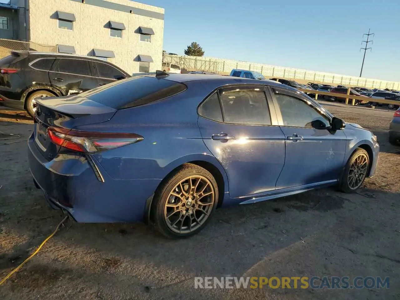 3 fotografías del automóvil dañado 4T1T11BK8RU119141 TOYOTA CAMRY 2024