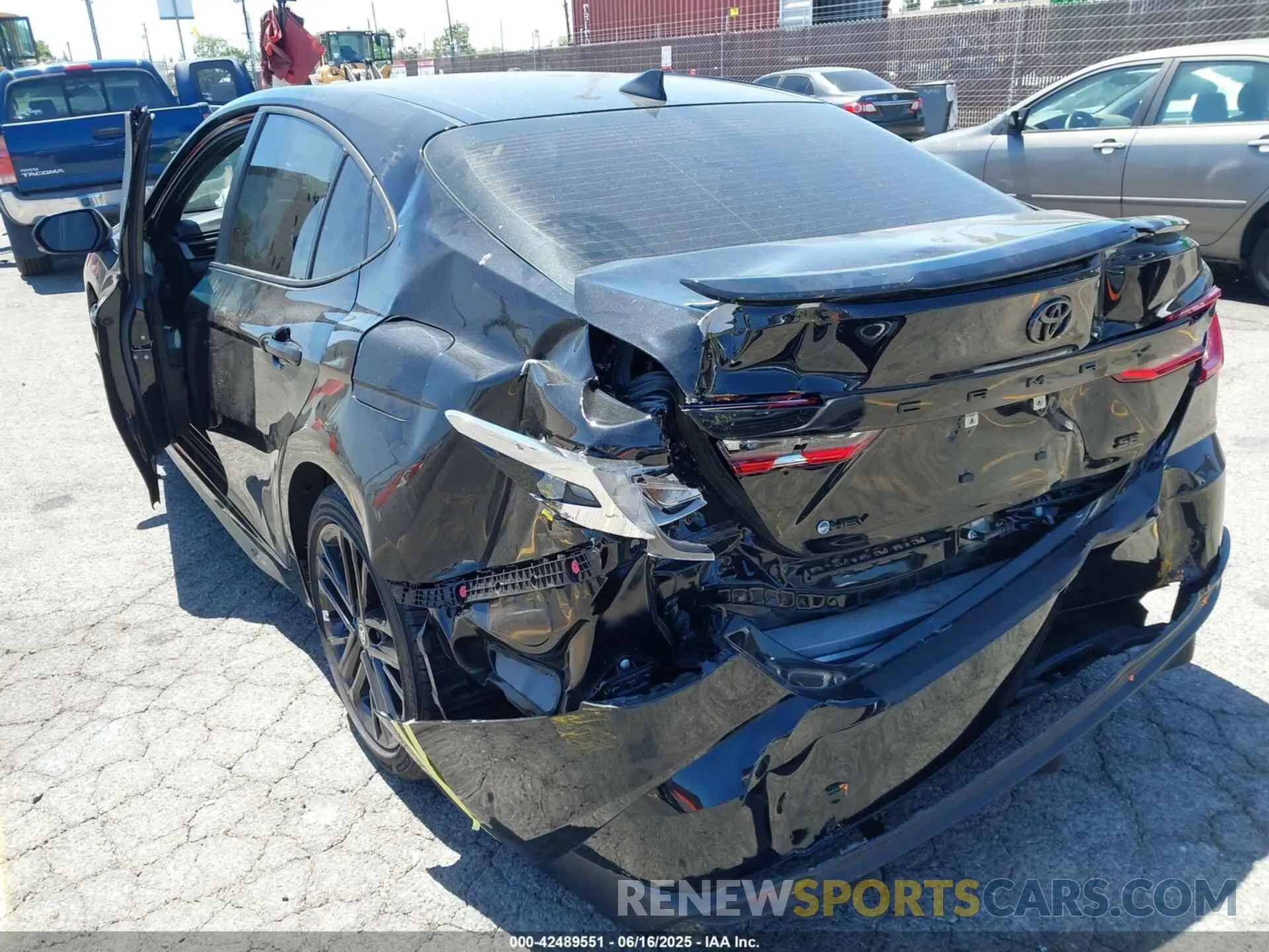 3 fotografías del automóvil dañado 4T1DAACK0SU074561 TOYOTA CAMRY 2025
