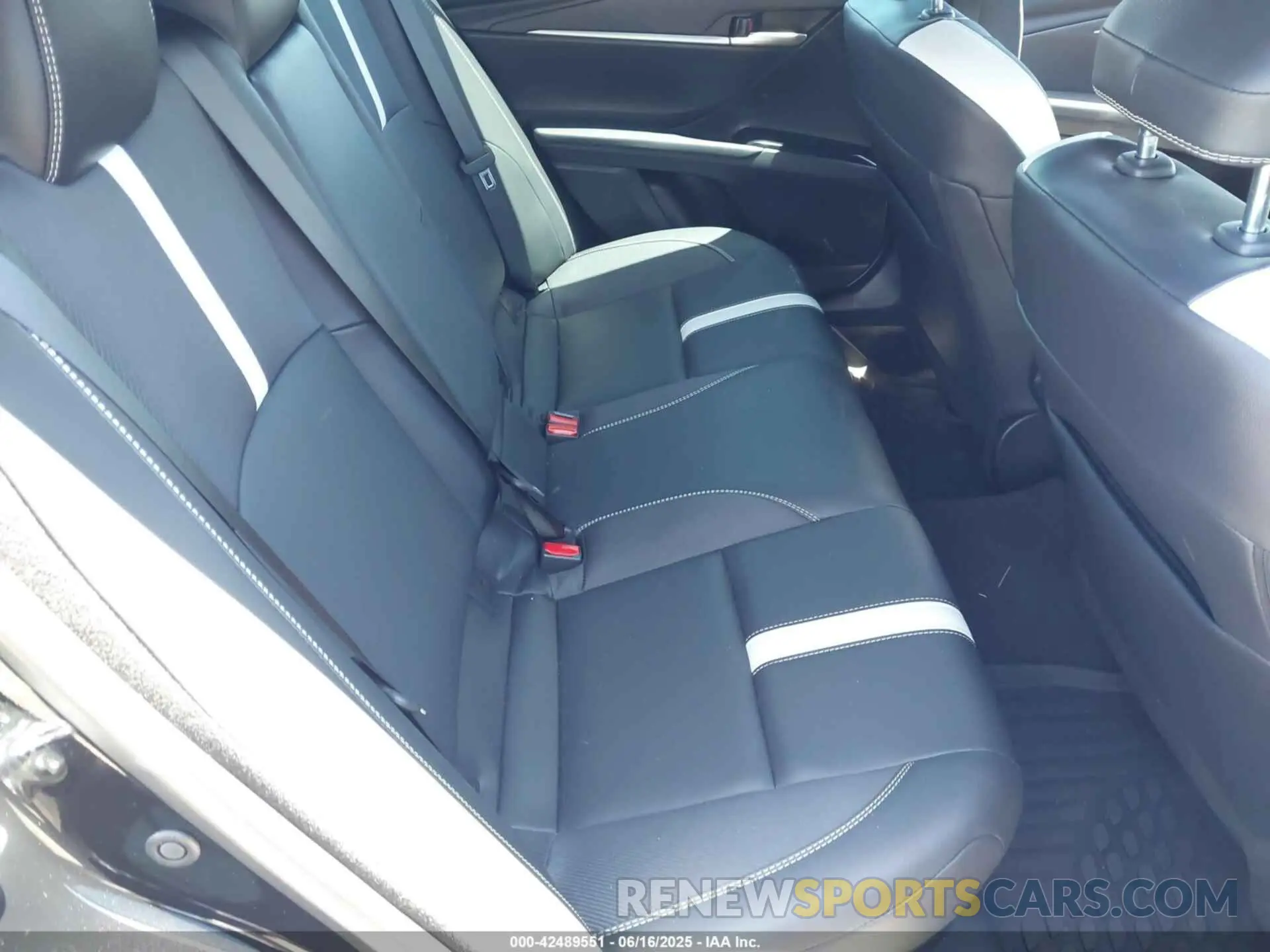 8 fotografías del automóvil dañado 4T1DAACK0SU074561 TOYOTA CAMRY 2025