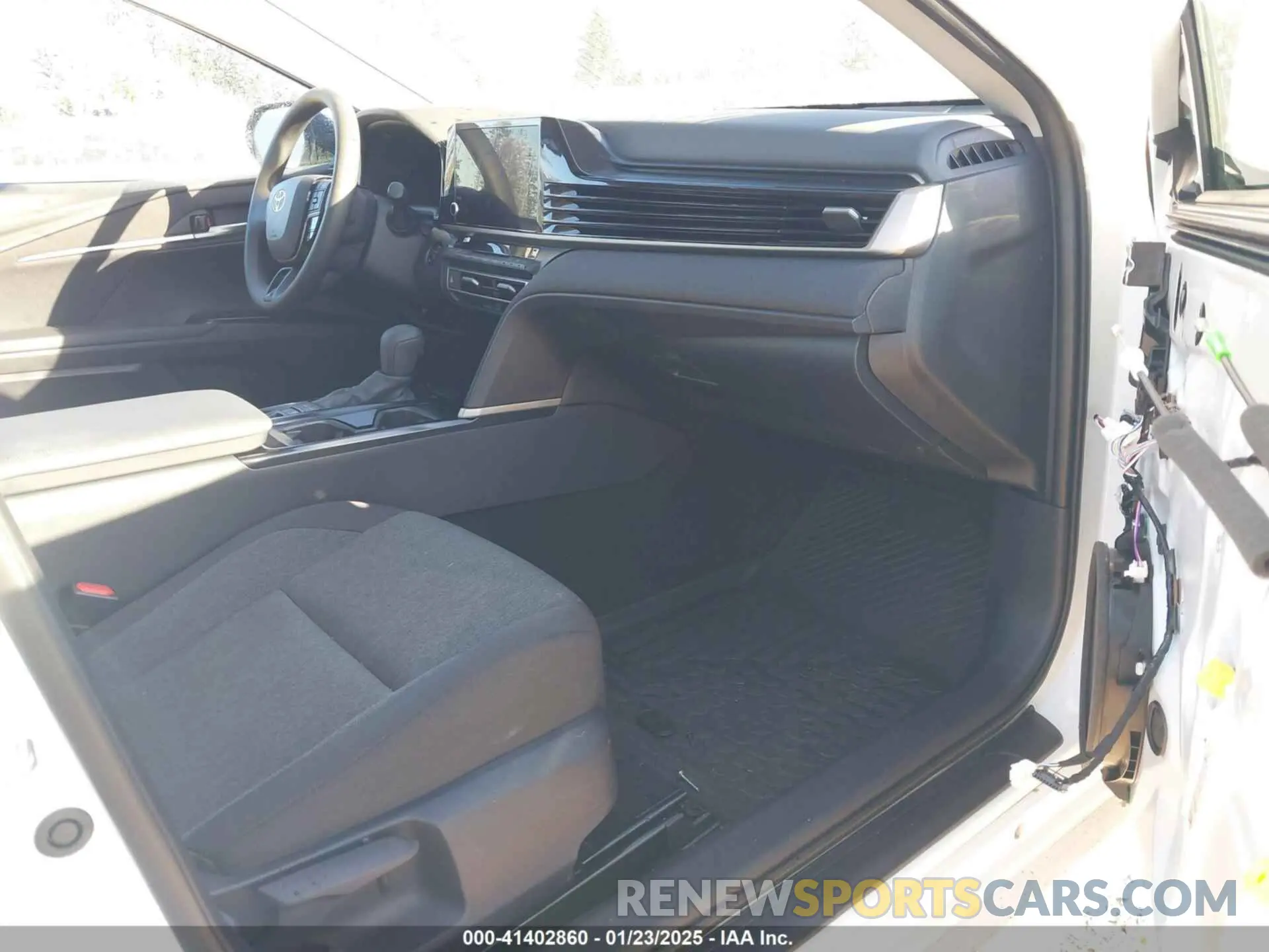 5 fotografías del automóvil dañado 4T1DAACK0SU505920 TOYOTA CAMRY 2025