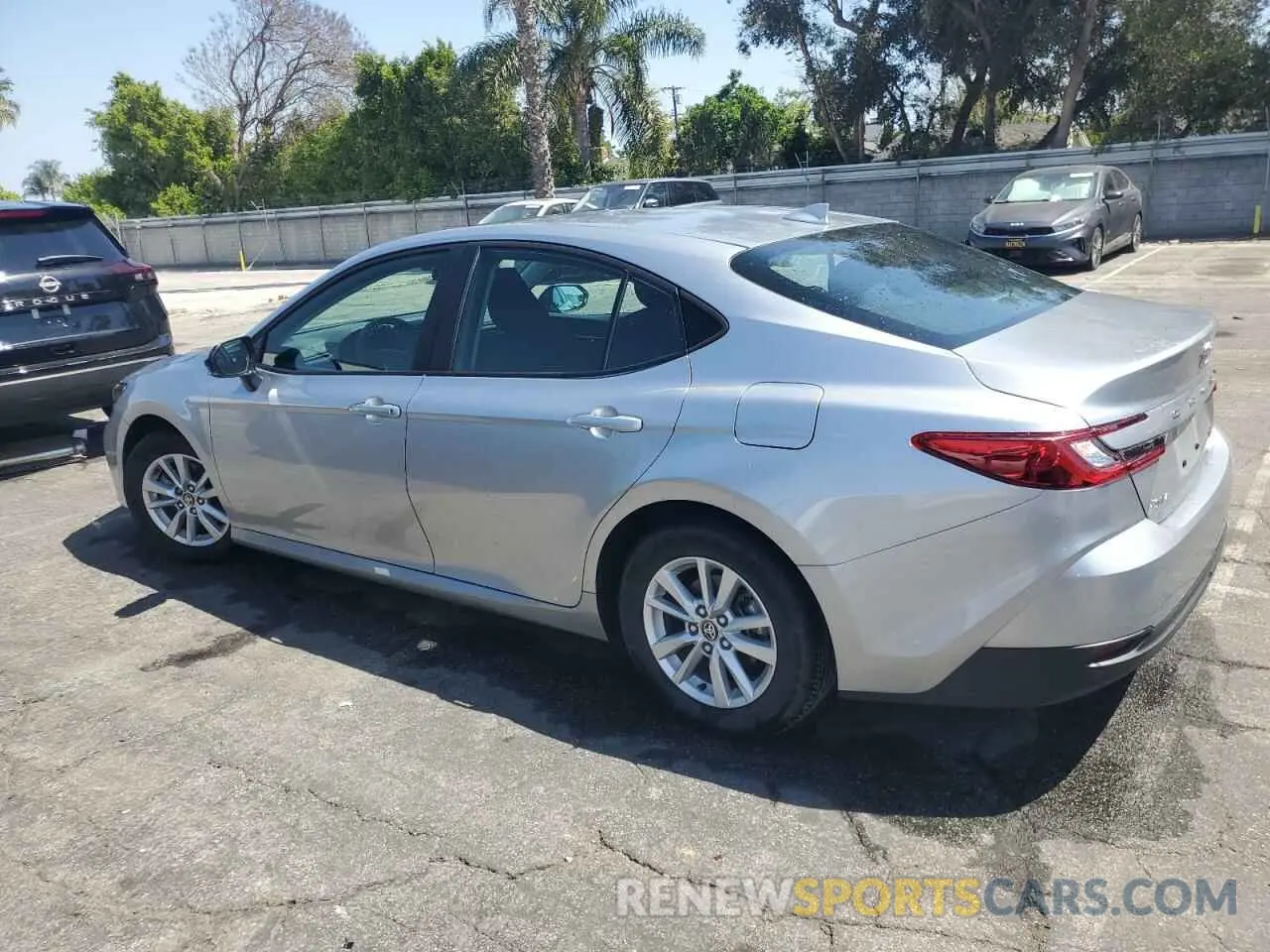 2 fotografías del automóvil dañado 4T1DAACK0SU509191 TOYOTA CAMRY 2025