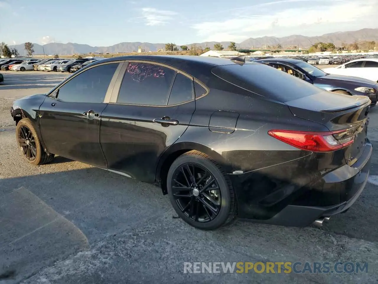 2 fotografías del automóvil dañado 4T1DAACK0SU521681 TOYOTA CAMRY 2025