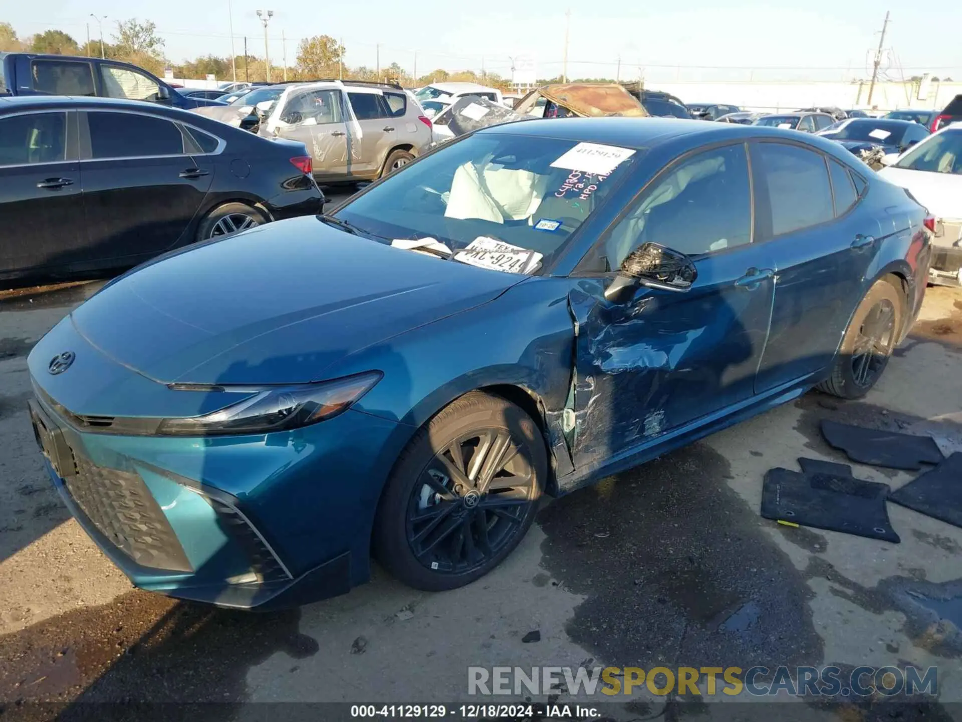 2 fotografías del automóvil dañado 4T1DAACK0SU543972 TOYOTA CAMRY 2025