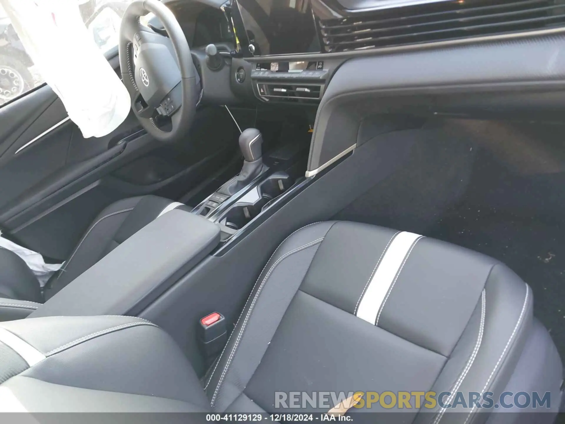 5 fotografías del automóvil dañado 4T1DAACK0SU543972 TOYOTA CAMRY 2025