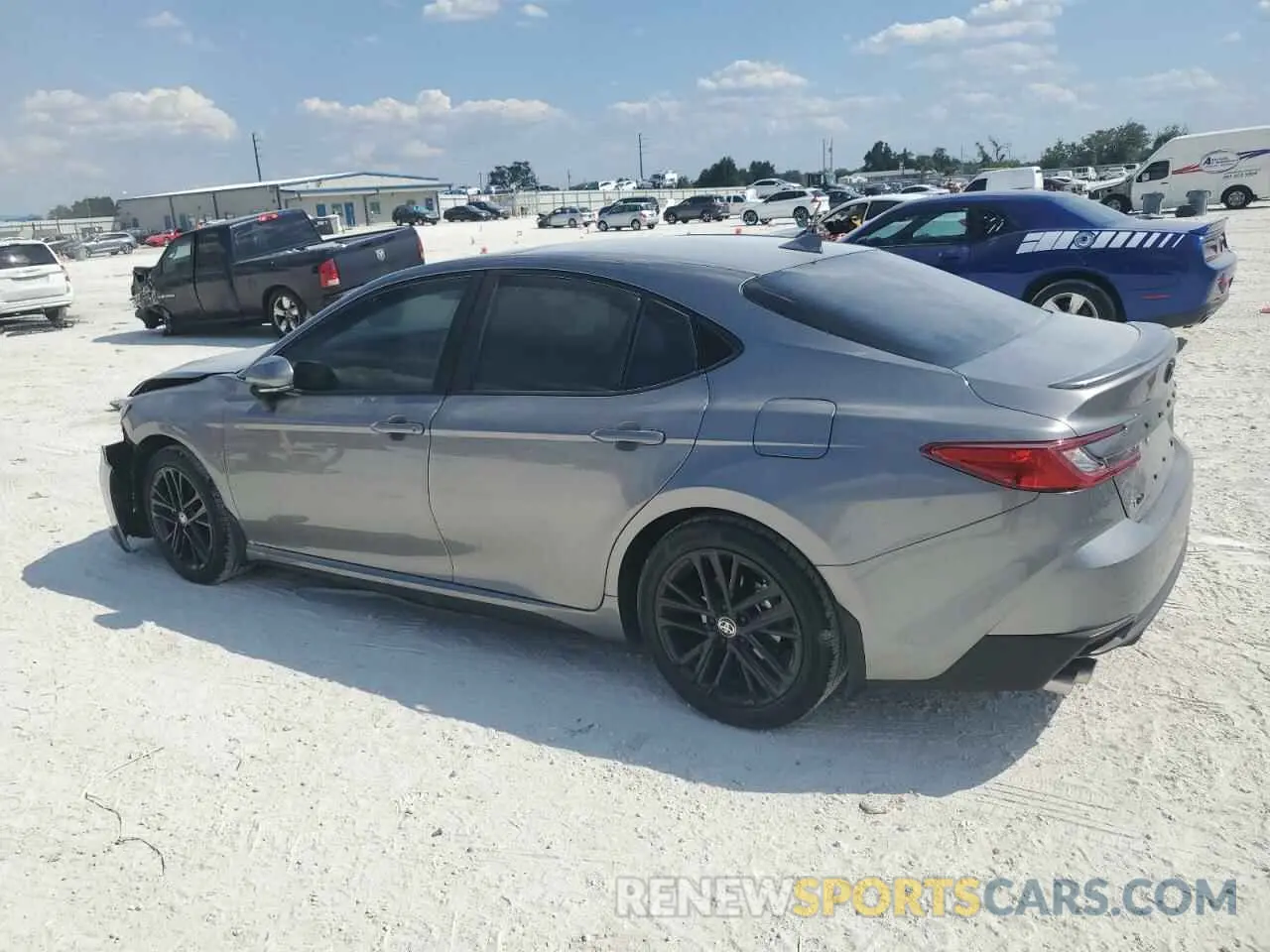2 fotografías del automóvil dañado 4T1DAACK0SU559704 TOYOTA CAMRY 2025
