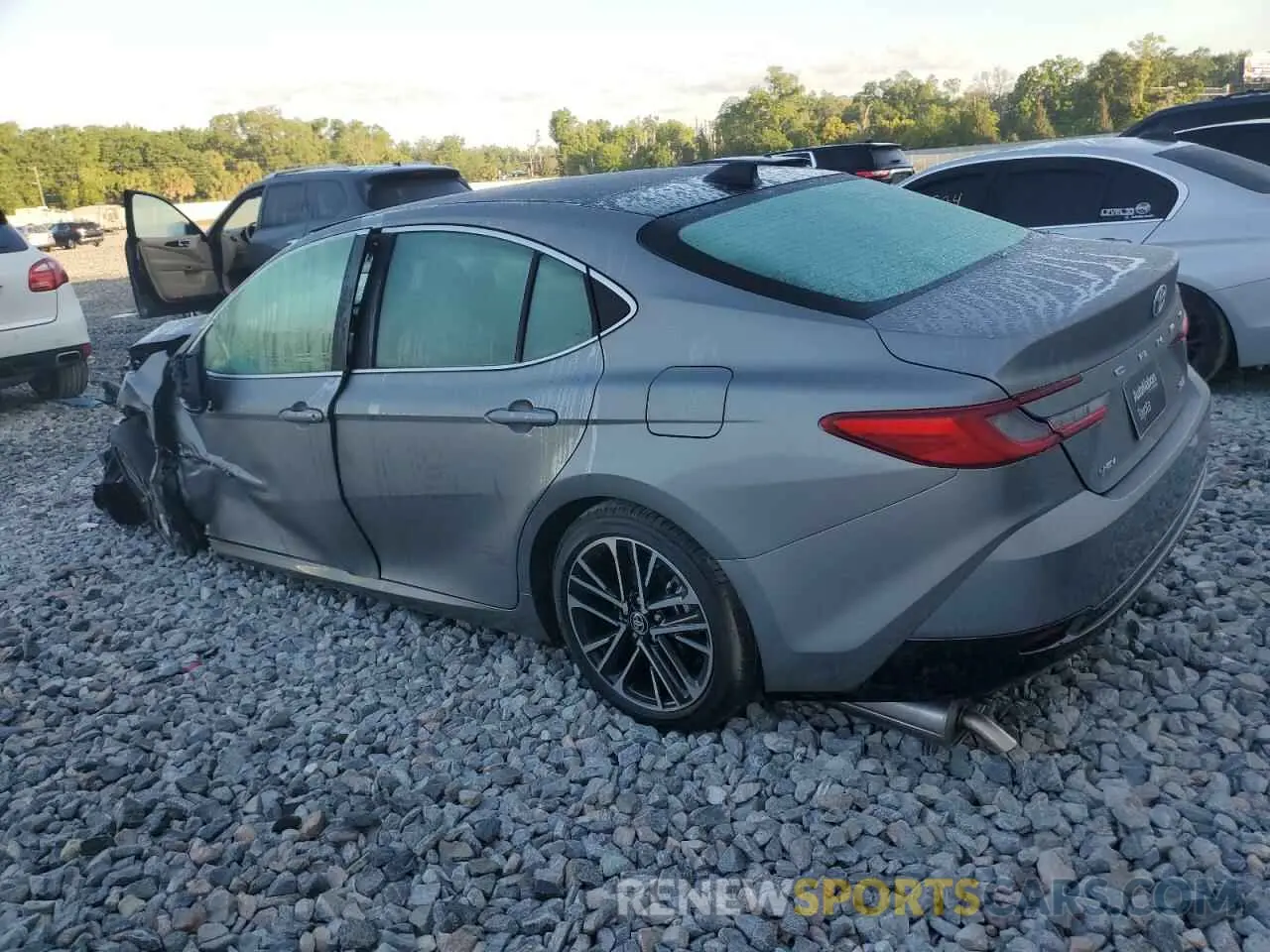 2 fotografías del automóvil dañado 4T1DAACK0SU591083 TOYOTA CAMRY 2025
