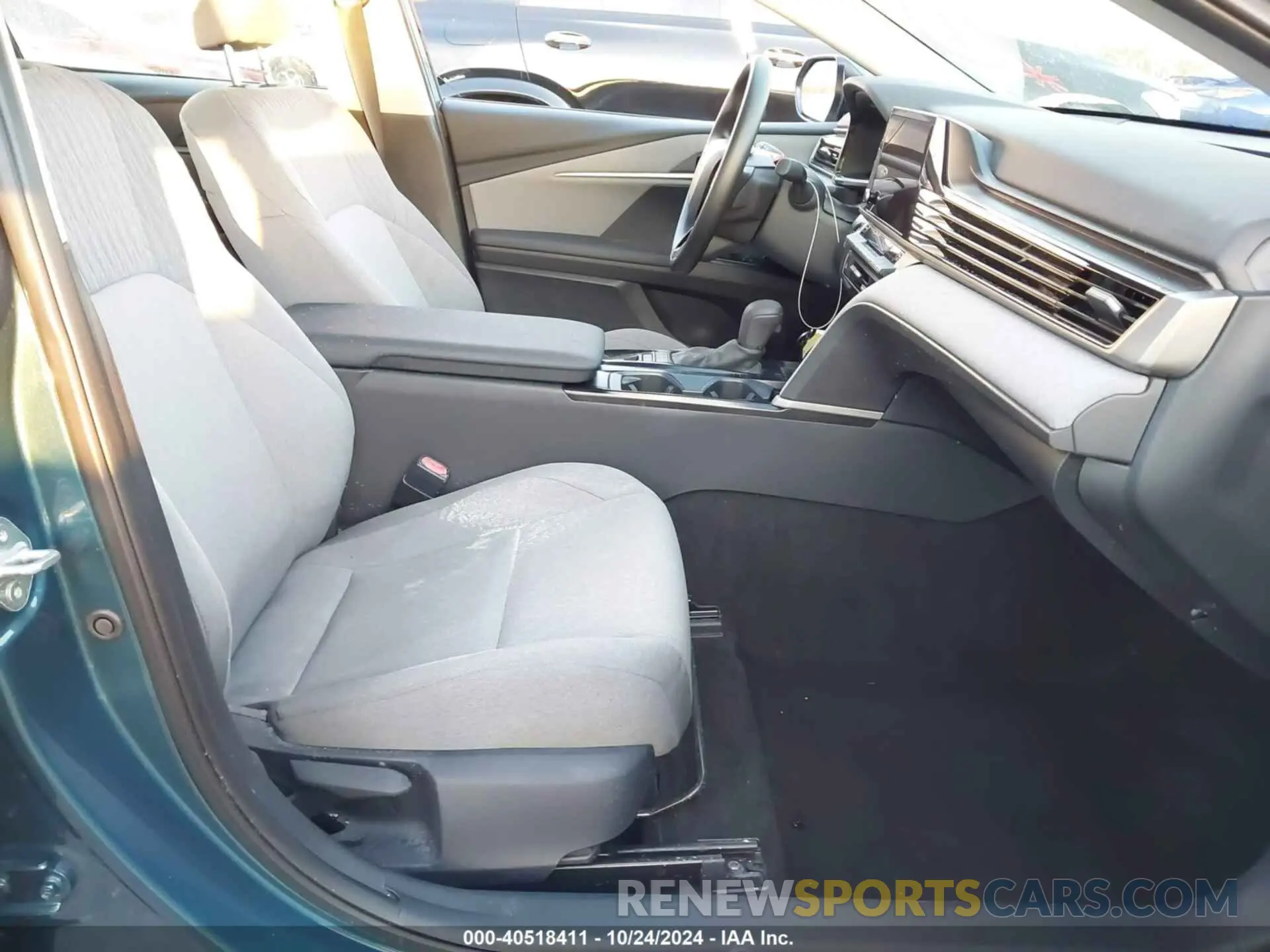 5 fotografías del automóvil dañado 4T1DAACK1SU000811 TOYOTA CAMRY 2025