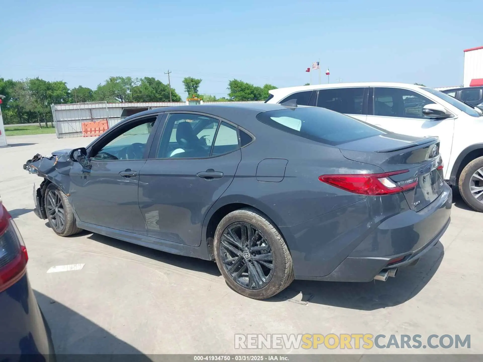 14 fotografías del automóvil dañado 4T1DAACK1SU009136 TOYOTA CAMRY 2025