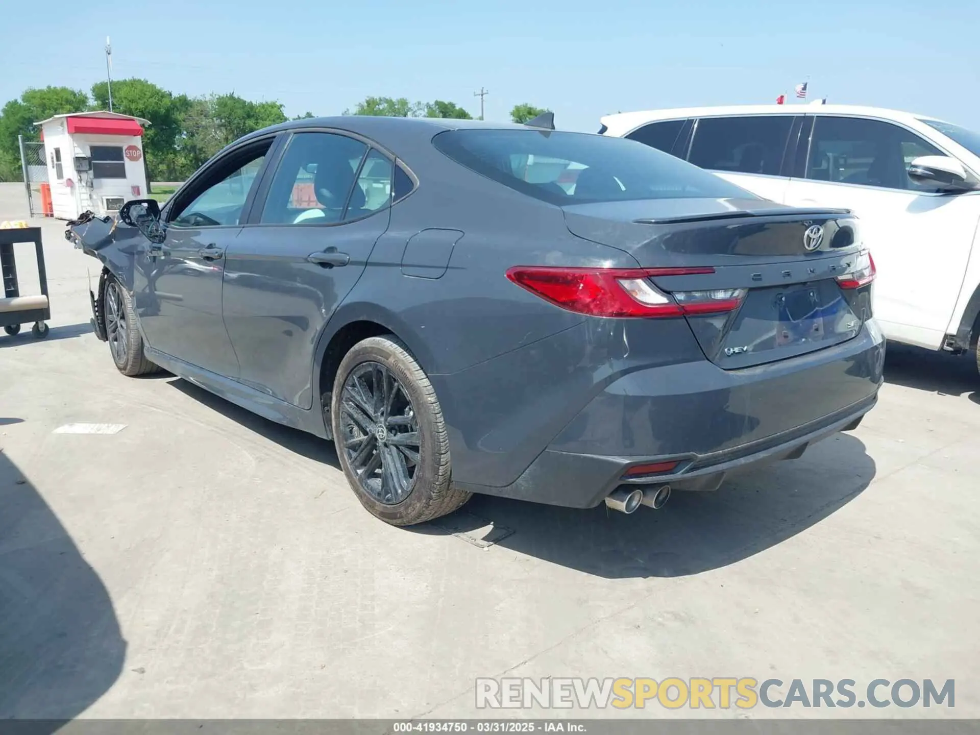 3 fotografías del automóvil dañado 4T1DAACK1SU009136 TOYOTA CAMRY 2025