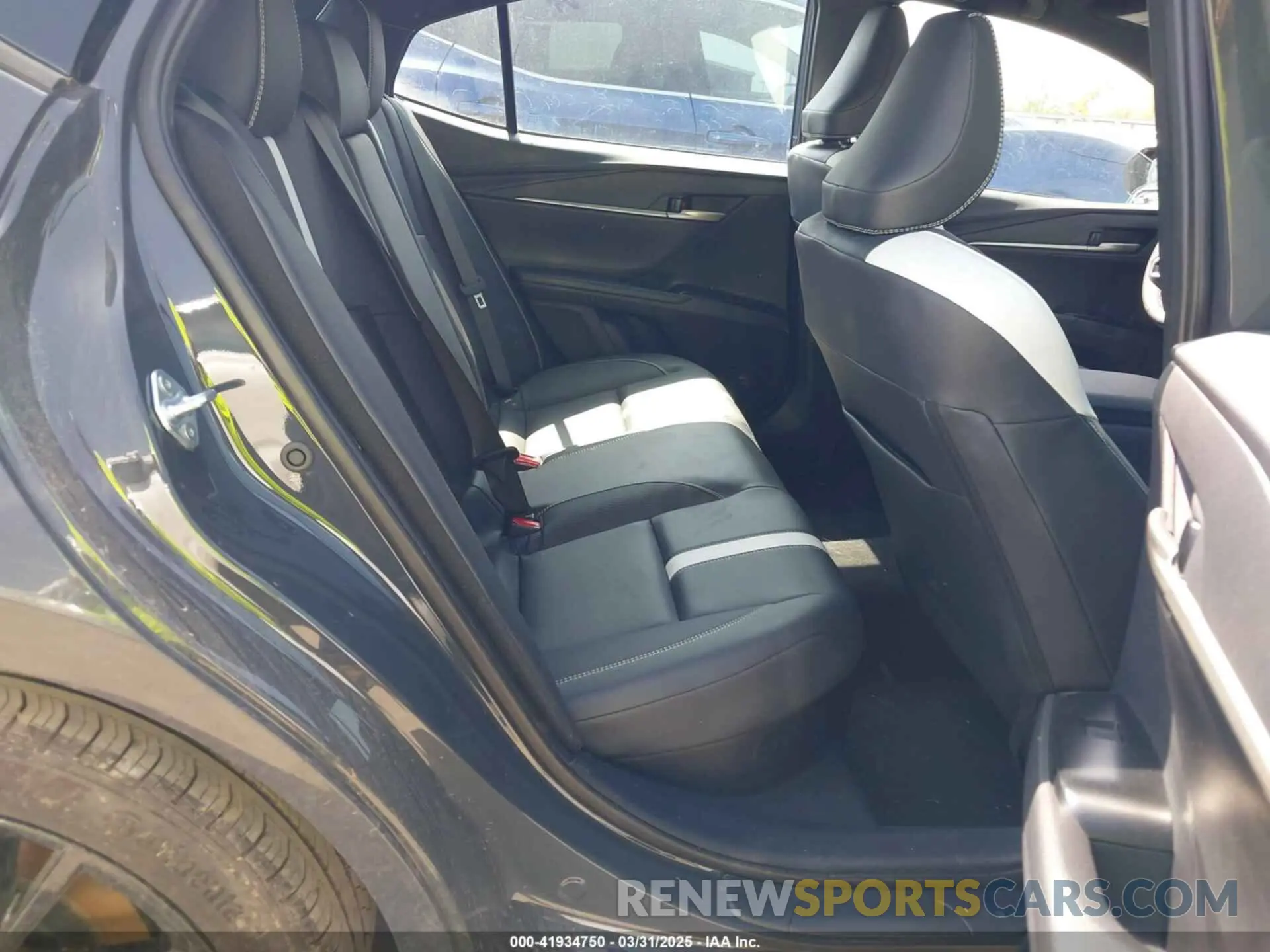 8 fotografías del automóvil dañado 4T1DAACK1SU009136 TOYOTA CAMRY 2025