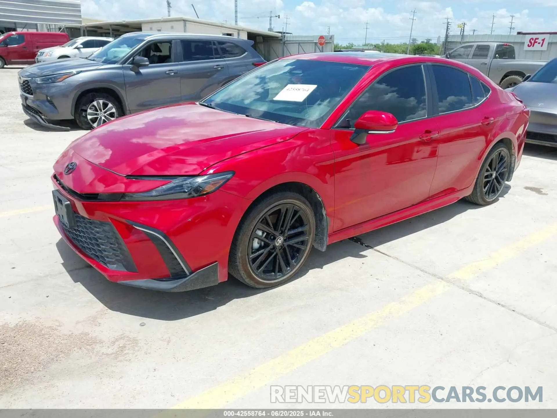 2 fotografías del automóvil dañado 4T1DAACK1SU017141 TOYOTA CAMRY 2025