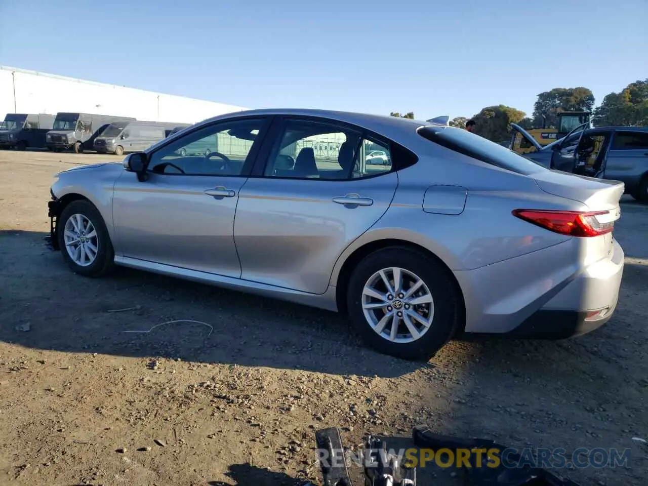 2 fotografías del automóvil dañado 4T1DAACK1SU036000 TOYOTA CAMRY 2025