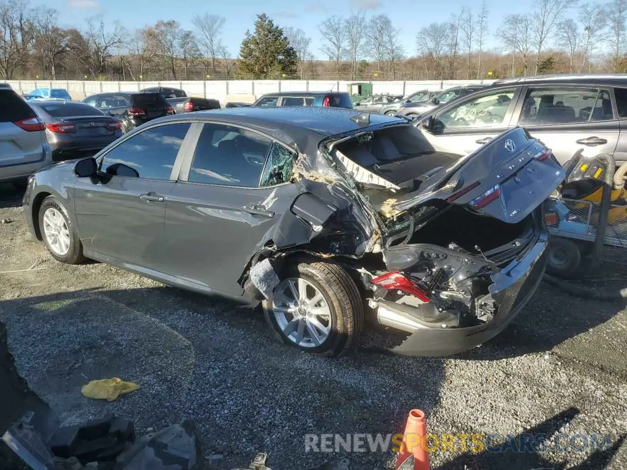 2 fotografías del automóvil dañado 4T1DAACK1SU075296 TOYOTA CAMRY 2025