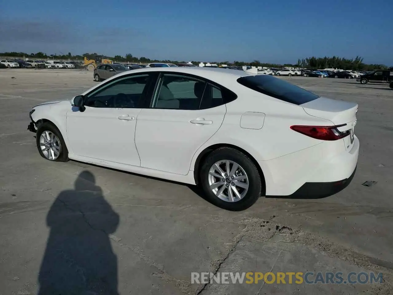 2 fotografías del automóvil dañado 4T1DAACK1SU080921 TOYOTA CAMRY 2025