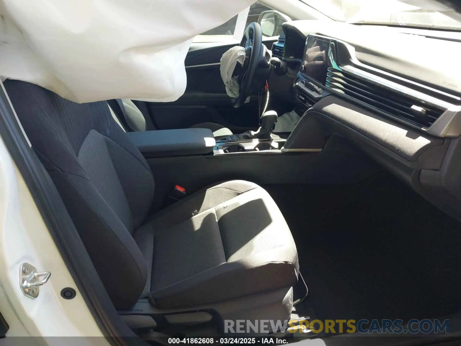 5 fotografías del automóvil dañado 4T1DAACK1SU109043 TOYOTA CAMRY 2025