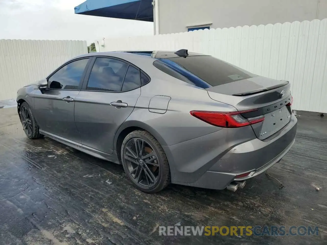 2 fotografías del automóvil dañado 4T1DAACK1SU513461 TOYOTA CAMRY 2025
