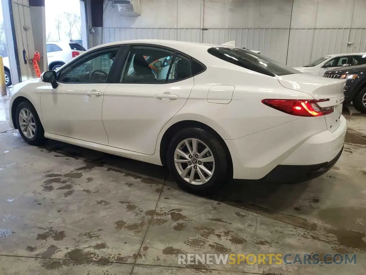 2 fotografías del automóvil dañado 4T1DAACK1SU515887 TOYOTA CAMRY 2025