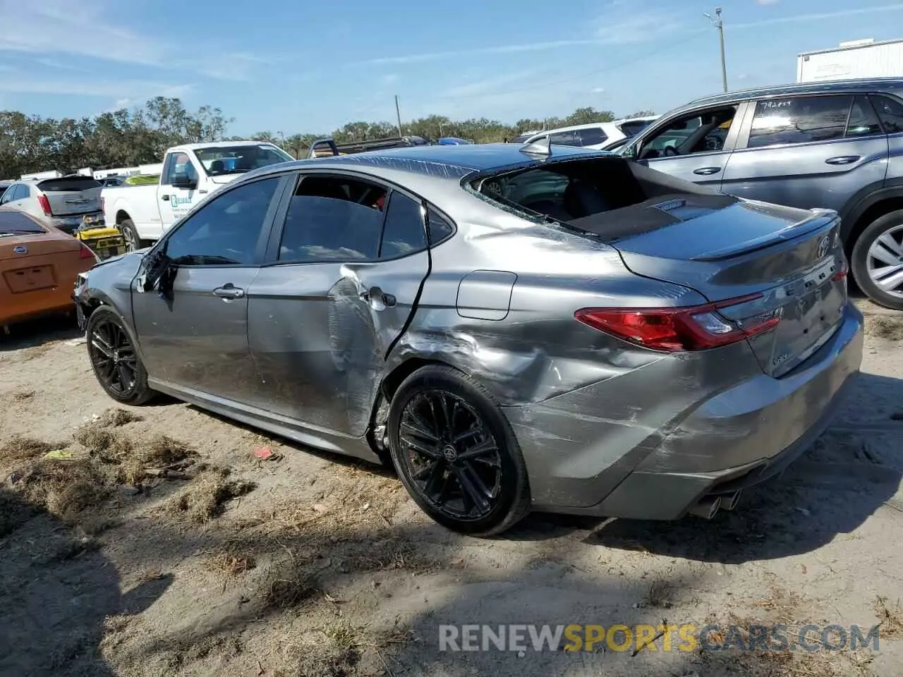 2 fotografías del automóvil dañado 4T1DAACK1SU527523 TOYOTA CAMRY 2025