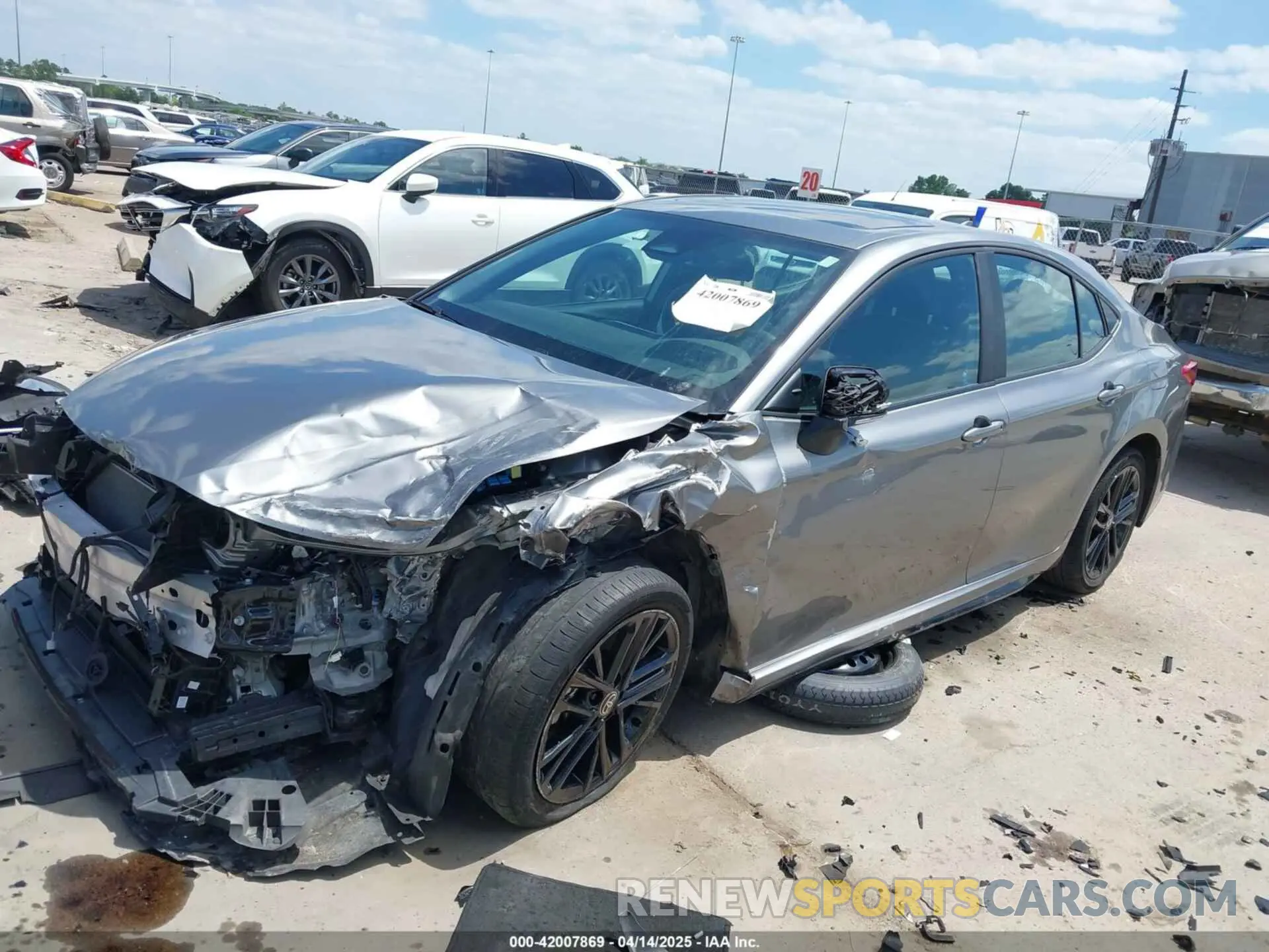 2 fotografías del automóvil dañado 4T1DAACK1SU539431 TOYOTA CAMRY 2025