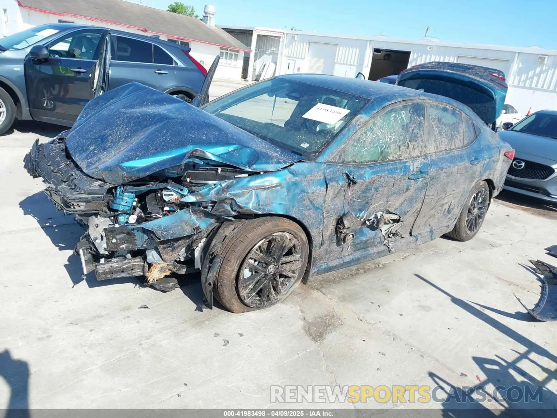 2 fotografías del automóvil dañado 4T1DAACK1SU593165 TOYOTA CAMRY 2025