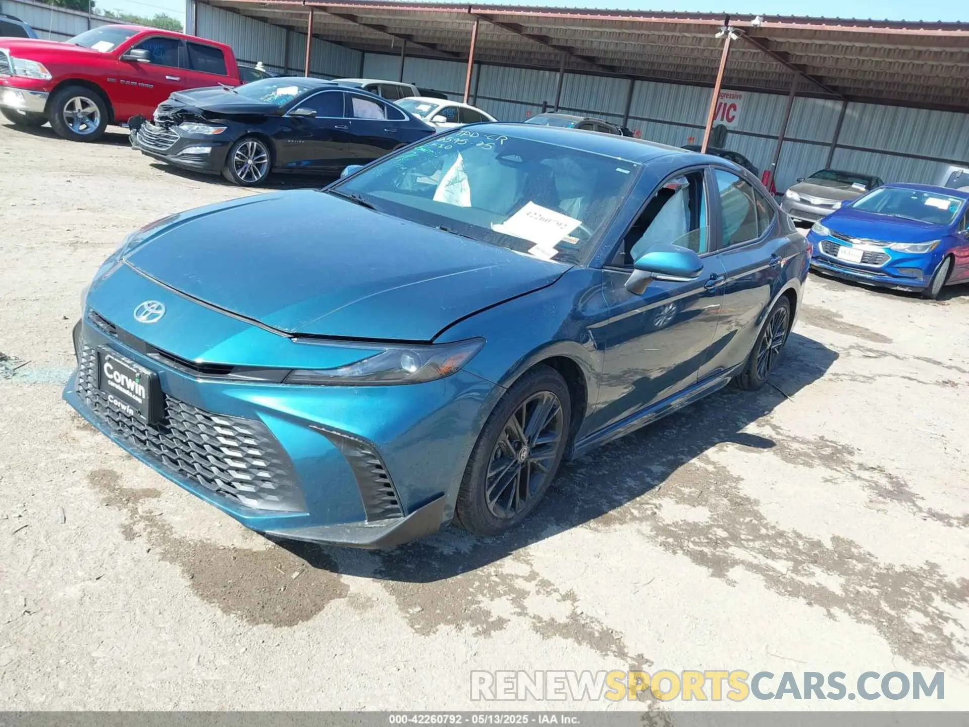 2 fotografías del automóvil dañado 4T1DAACK2SU002079 TOYOTA CAMRY 2025