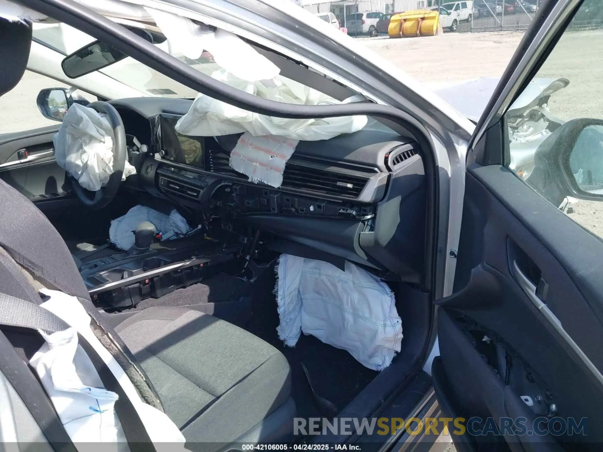 5 fotografías del automóvil dañado 4T1DAACK2SU008464 TOYOTA CAMRY 2025