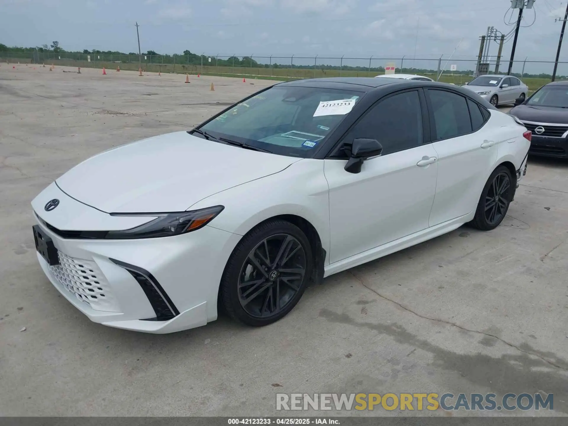 2 fotografías del automóvil dañado 4T1DAACK2SU016483 TOYOTA CAMRY 2025