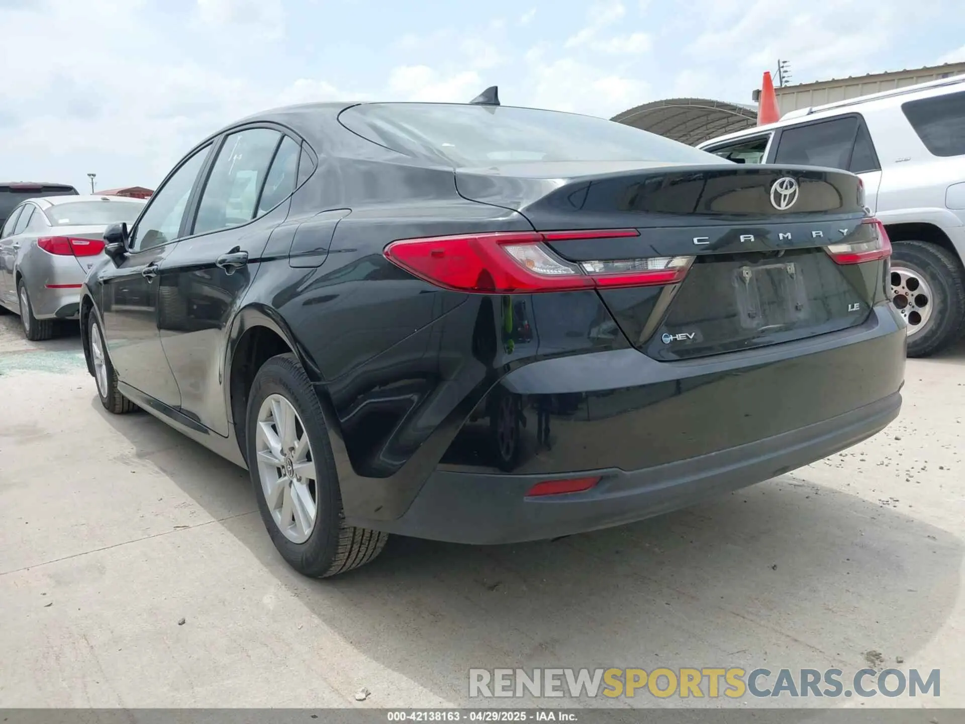 3 fotografías del automóvil dañado 4T1DAACK2SU032666 TOYOTA CAMRY 2025