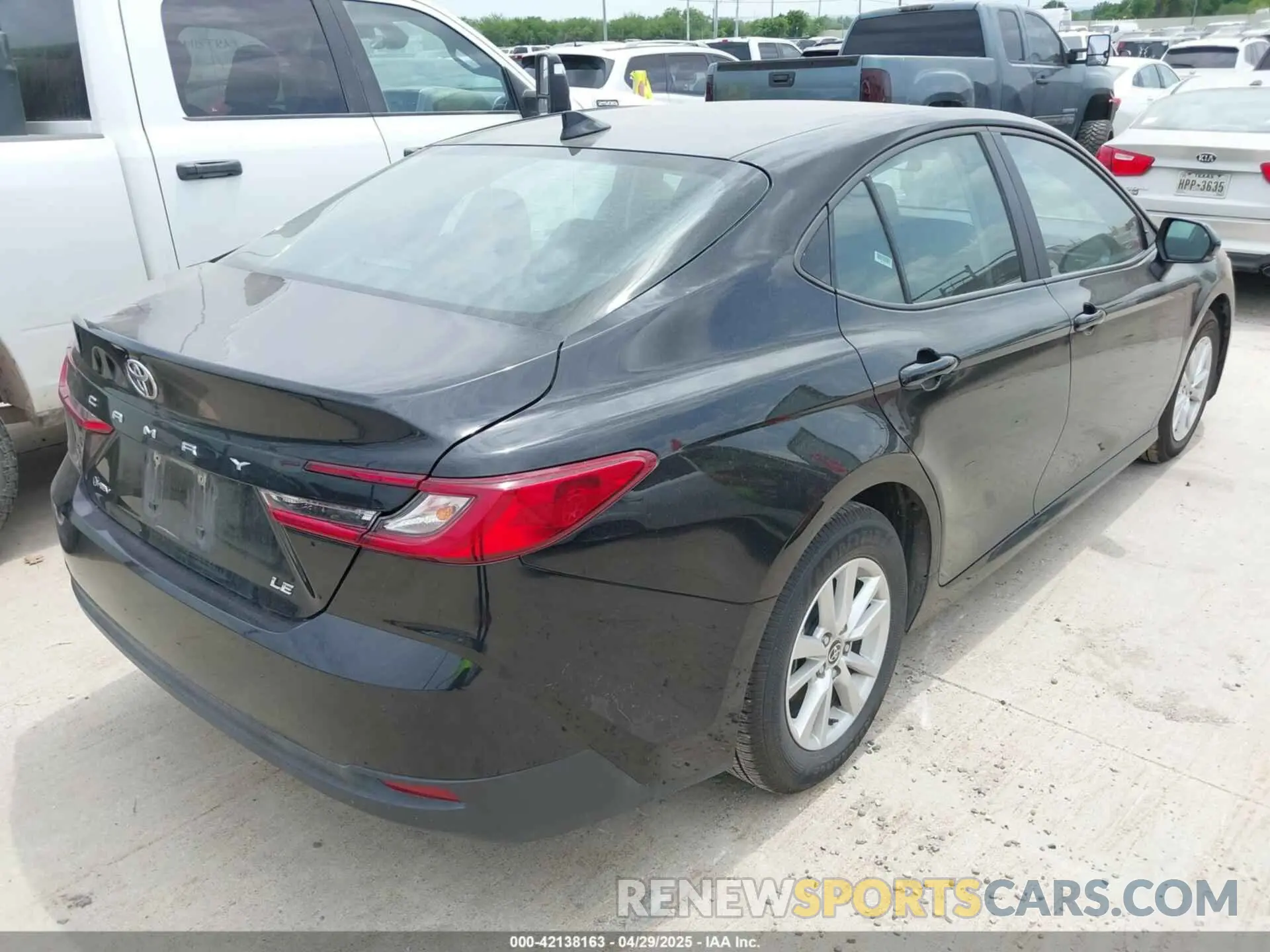 4 fotografías del automóvil dañado 4T1DAACK2SU032666 TOYOTA CAMRY 2025