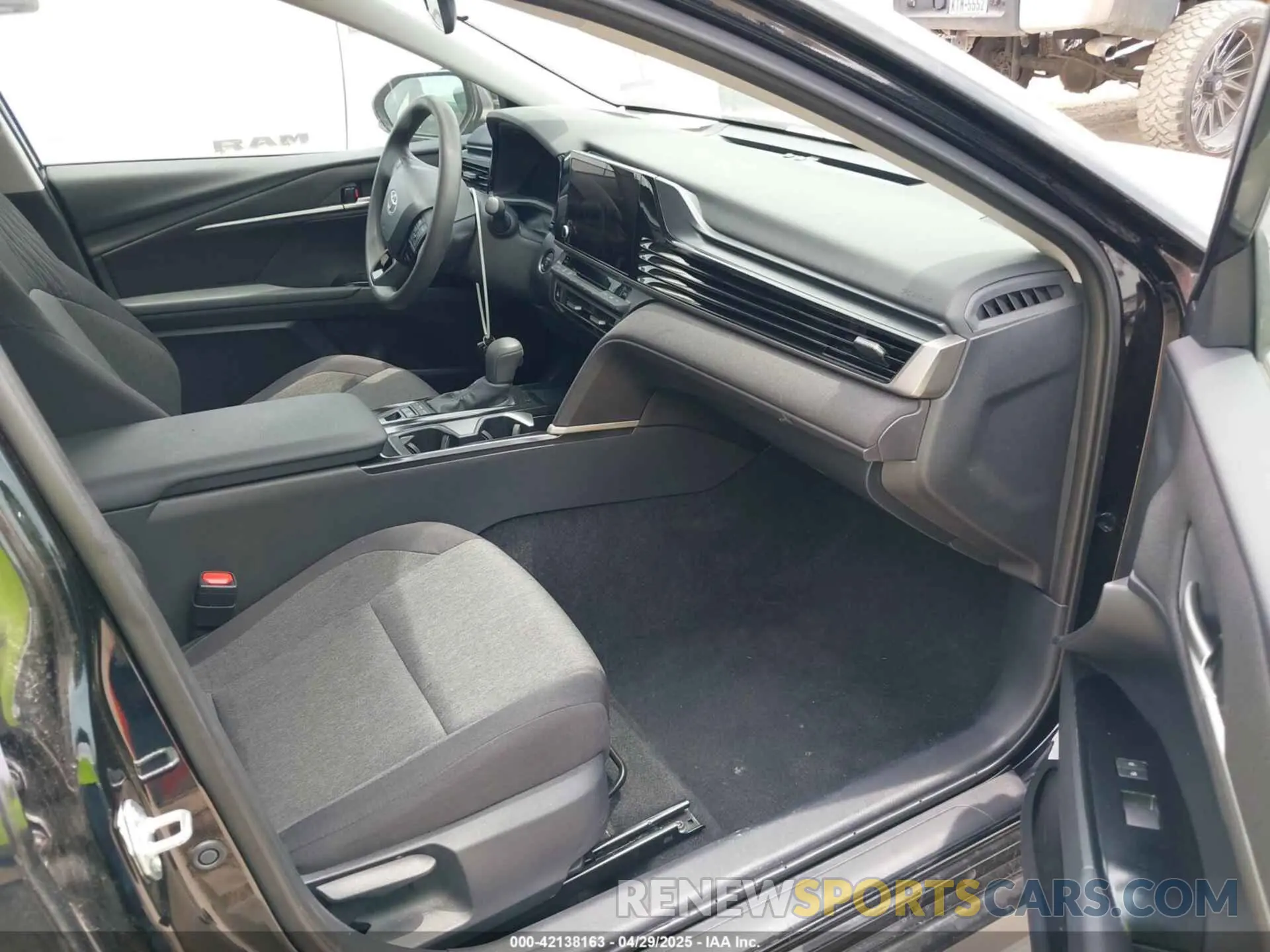 5 fotografías del automóvil dañado 4T1DAACK2SU032666 TOYOTA CAMRY 2025