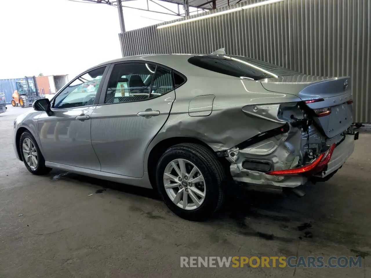 2 fotografías del automóvil dañado 4T1DAACK2SU054165 TOYOTA CAMRY 2025