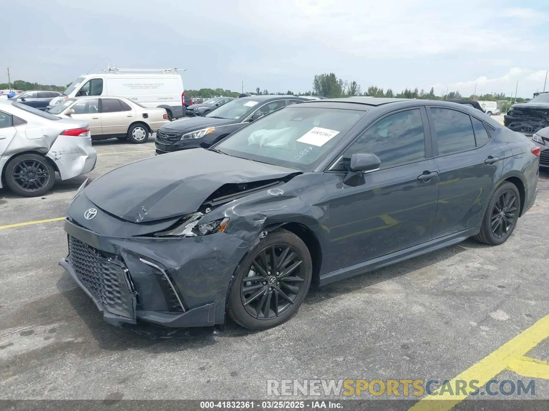 2 fotografías del automóvil dañado 4T1DAACK2SU055817 TOYOTA CAMRY 2025