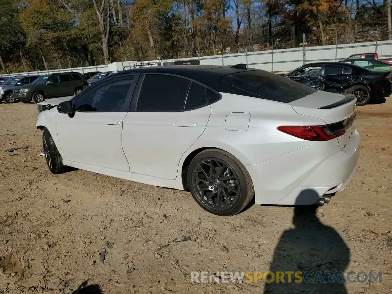 2 fotografías del automóvil dañado 4T1DAACK2SU057633 TOYOTA CAMRY 2025